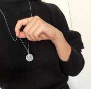 Srebrny naszyjnik długi z monetą