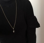 Srebrny pozłacany naszyjnik krawatka z krzyżem i cyrkoniami długi