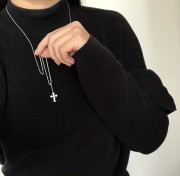 Srebrny naszyjnik krawatka z krzyżem i cyrkoniami długi