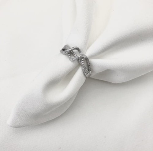 Srebrny pierścionek z cyrkoniami