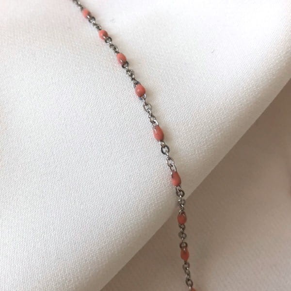 Srebrny naszyjnik choker z różową emalią