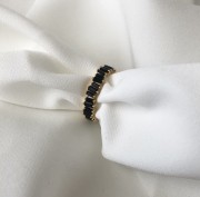 Srebrny pozłacany pierścionek obrączka z czarnymi cyrkoniami