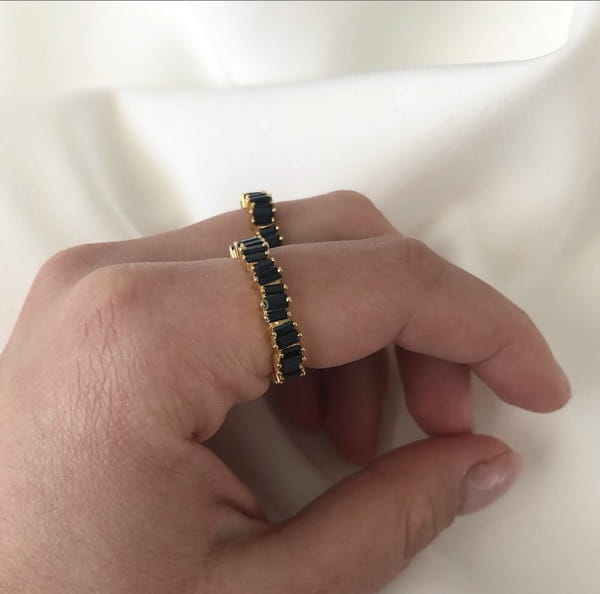 Srebrny pozłacany pierścionek obrączka z czarnymi cyrkoniami