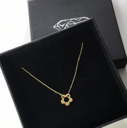 Złoty naszyjnik kwiatek 333